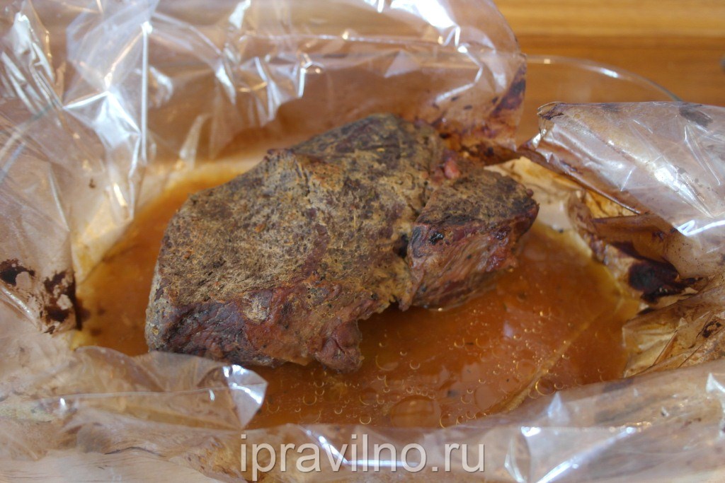 Ta kjøttet tilbake i ovnen i 20 minutter, slik at biffen er dekket med en liten skarp